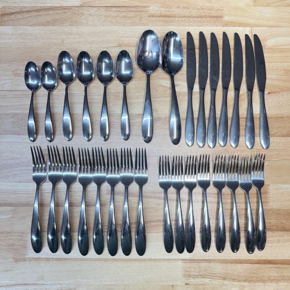 Oneida Stainless Flatware 31 Pc Set Forks Knives Spoons Serving Lot